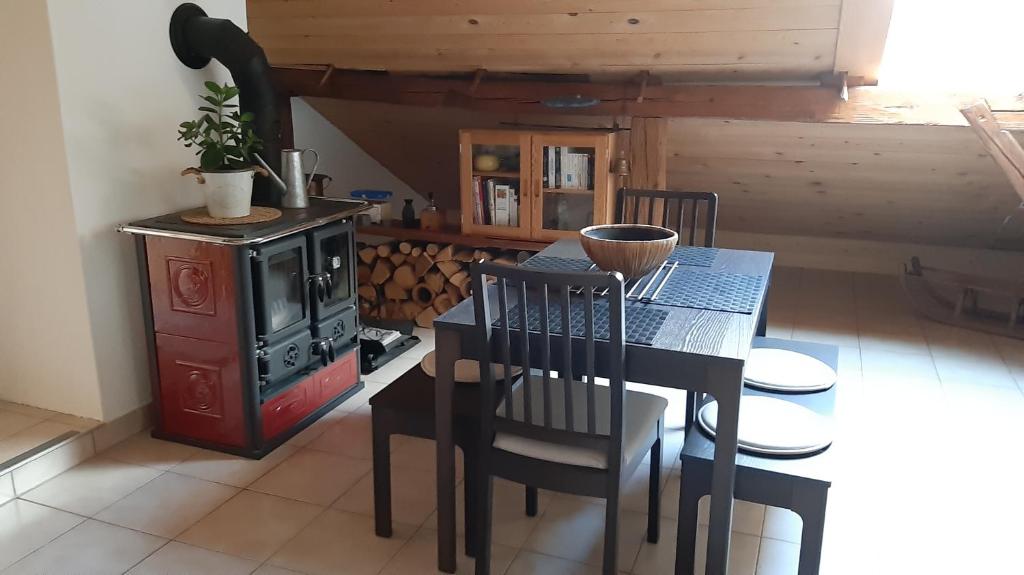 Bel appartement avec vue sur le Creux du Van room 1