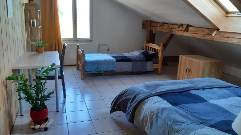 Bel appartement avec vue sur le Creux du Van room 6